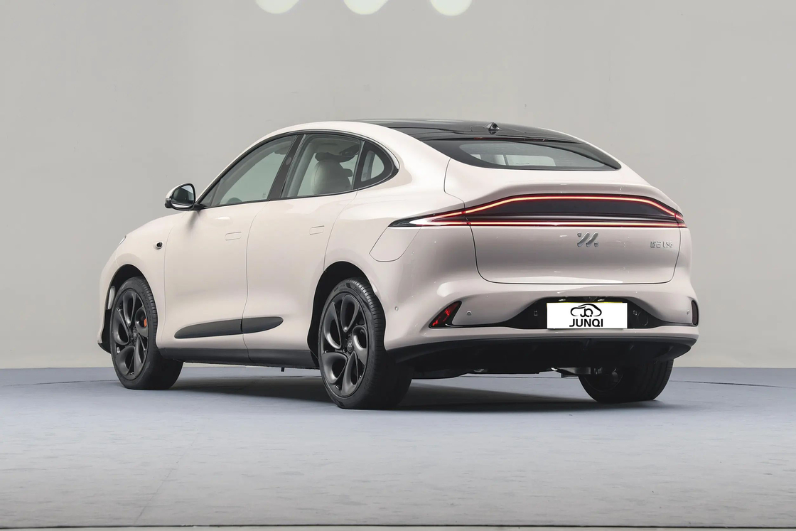 Zhiji LS62023 Max Ultra-Long Range Edition IM Elektrische auto voor middelgrote en grote SUV's met 760 km pure elektrisch bereik