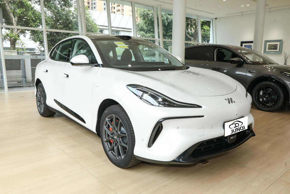 4 deuren IM elektrische auto Zhiji LS6 Luxe elektrische sedan 250KW Max Motor Power