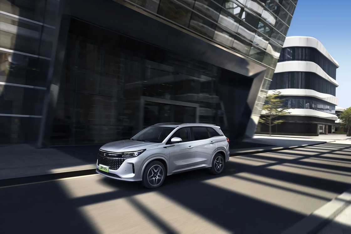 5 zitplaatsen AWD Seres Elektrische auto SUV 120 pk En emissievrij rijden