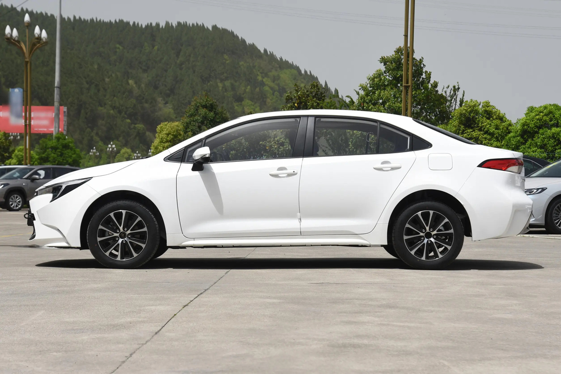Sedan Type Toyota Electric Car 101KW 1.8L 98HP L4 Hybrid motor