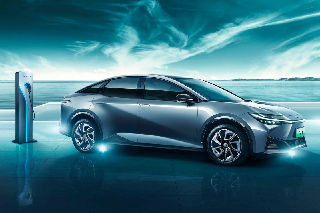 BZ3 Toyota Electric Vehicles 4 deuren 5 zitplaatsen Sedan Single Speed Direct Drive