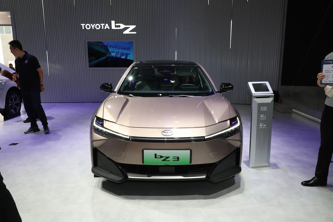BZ3 Toyota Electric Vehicles 4 deuren 5 zitplaatsen Sedan Single Speed Direct Drive