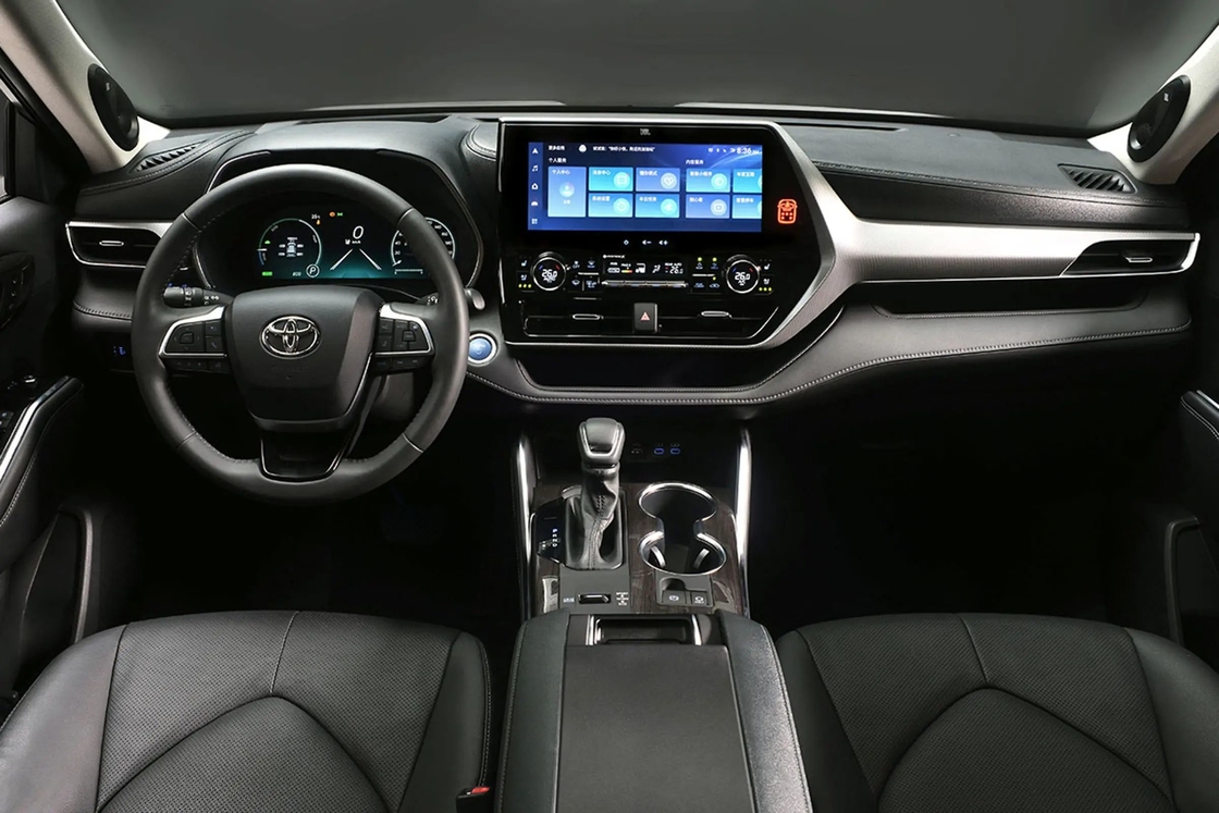 4 deuren 5 zitplaatsen Toyota Highlander Auto met brandstof Turbocharged Power And Hybrid System