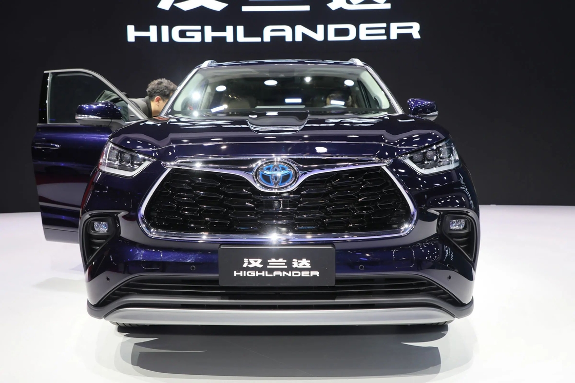 4 deuren 5 zitplaatsen Toyota Highlander Auto met brandstof Turbocharged Power And Hybrid System