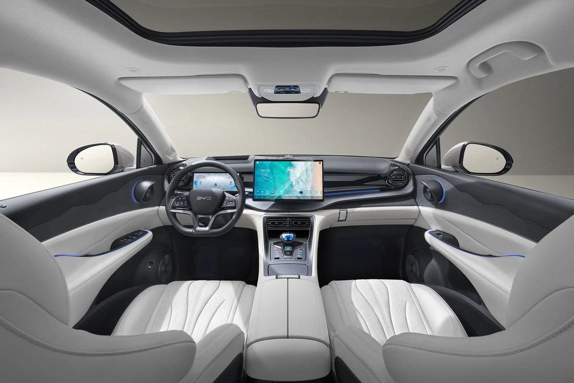 Mid-size BYD Electric Car BYD Fregat 07 EV met centraal bediend multimedia scherm