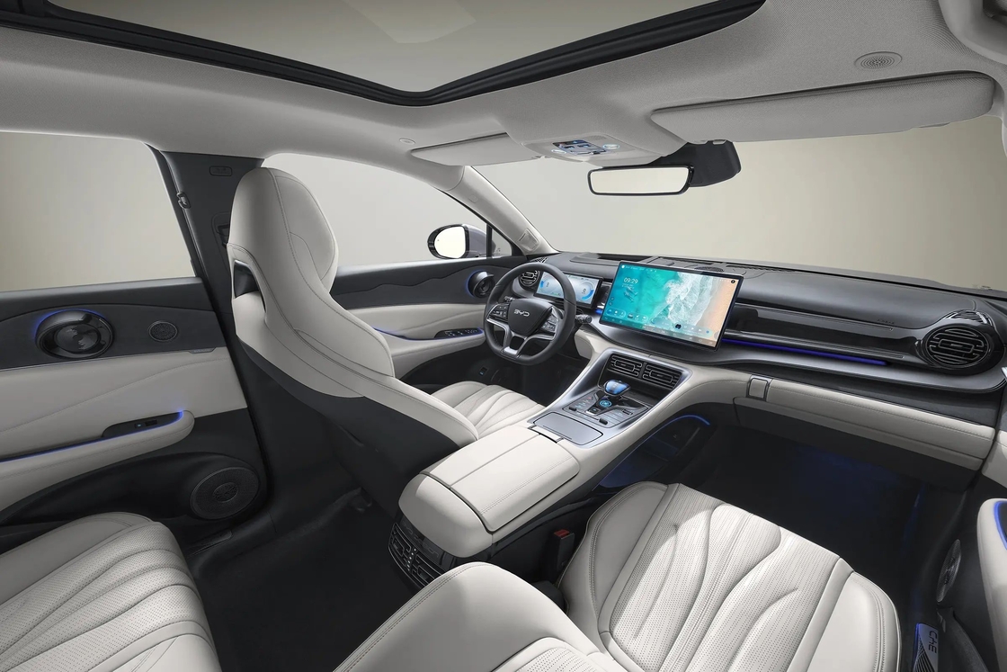 Mid-size BYD Electric Car BYD Fregat 07 EV met centraal bediend multimedia scherm