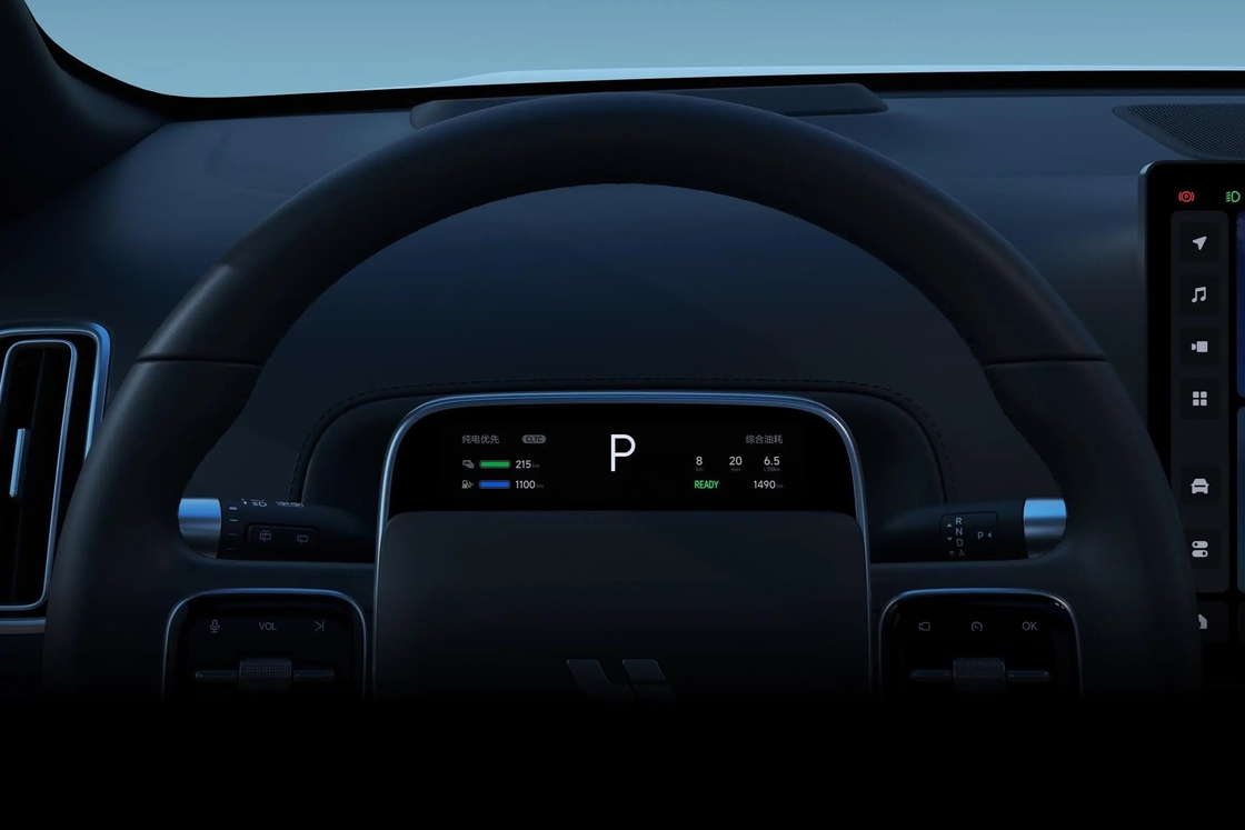 Lixiang Electric Car Ideal L7 met auto koelkast en LCD TV