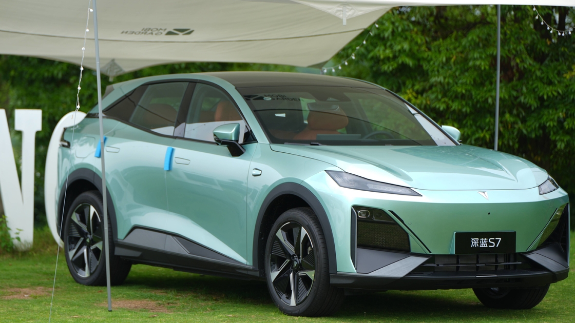 5 deuren 5 zitplaatsen Changan elektrische voertuigen DeepBlue 07 uitgebreid bereik 238 pk