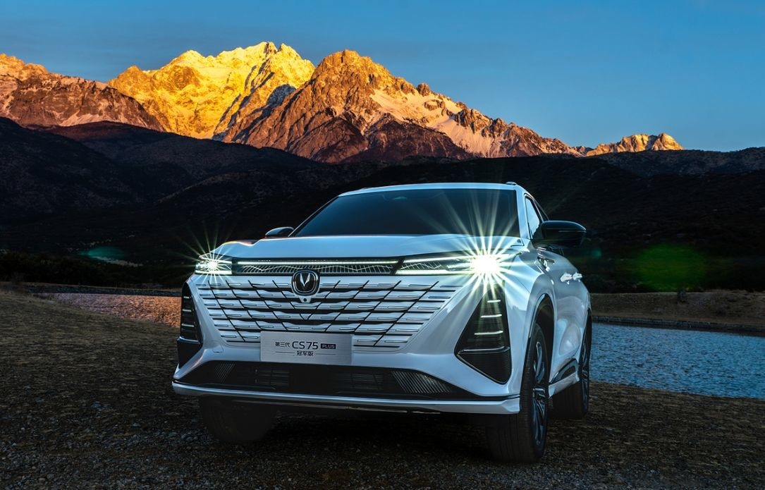 Compacte Changan benzine auto 5 deuren 5 zitplaatsen CS75 Plus SUV voorwiel aandrijving