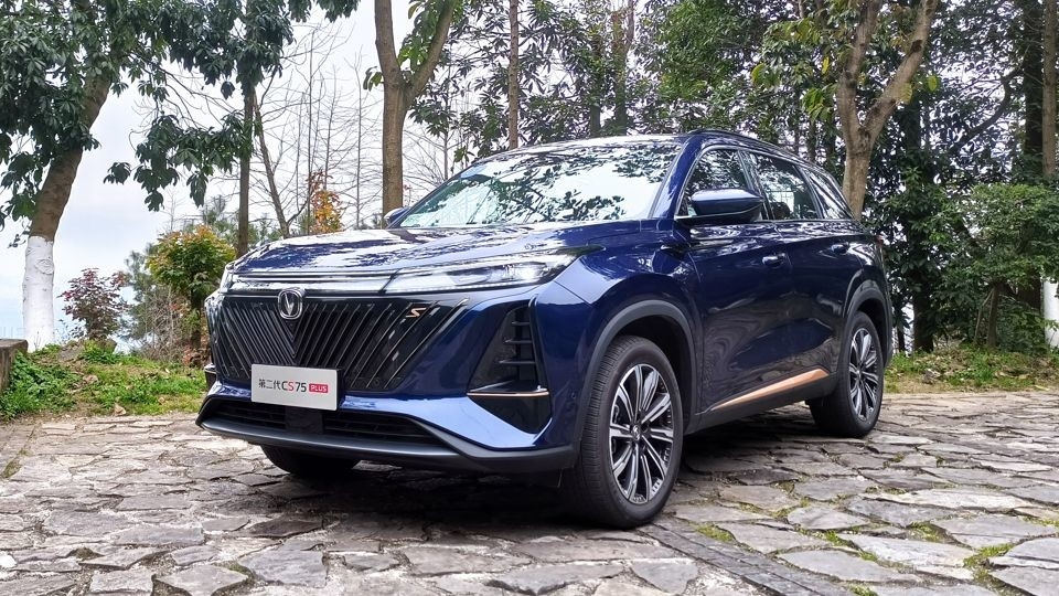 Compacte Changan benzine auto 5 deuren 5 zitplaatsen CS75 Plus SUV voorwiel aandrijving