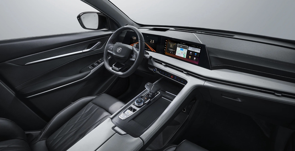 Ervaar het beste van veelzijdigheid en prestaties met Changan benzine auto CS75 Plus