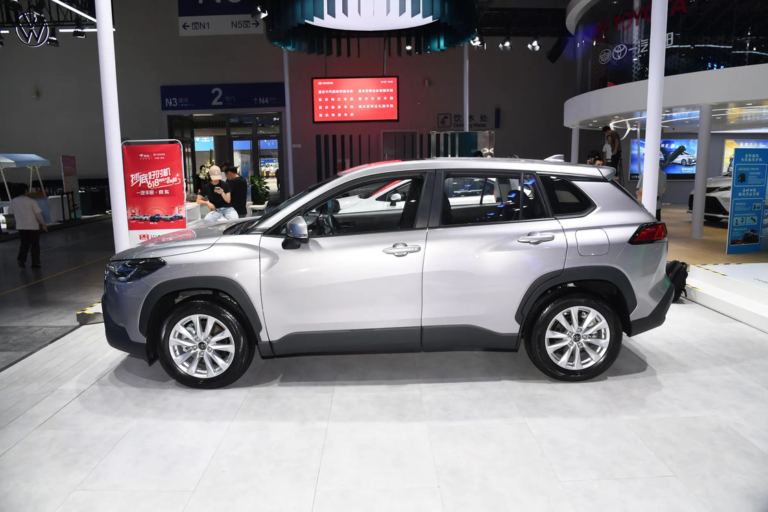 Middelgrote Toyota benzinewagen Corolla FWD voor dagelijkse pendelingen en weekendritten