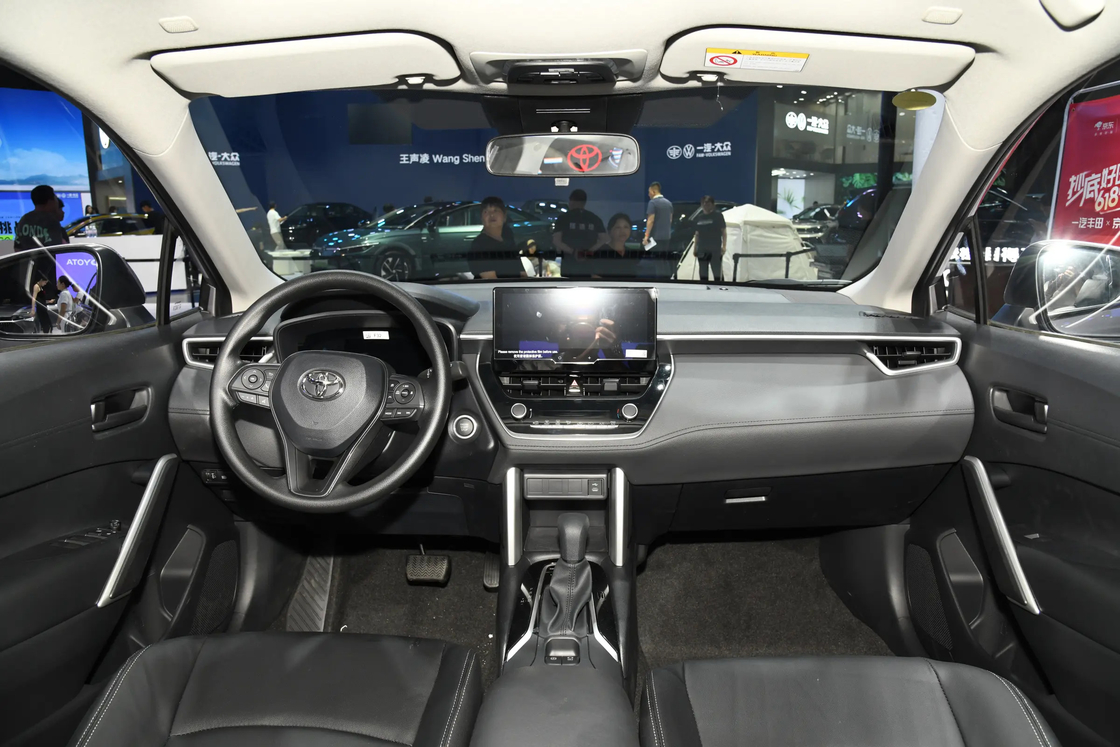 Middelgrote Toyota benzinewagen Corolla FWD voor dagelijkse pendelingen en weekendritten