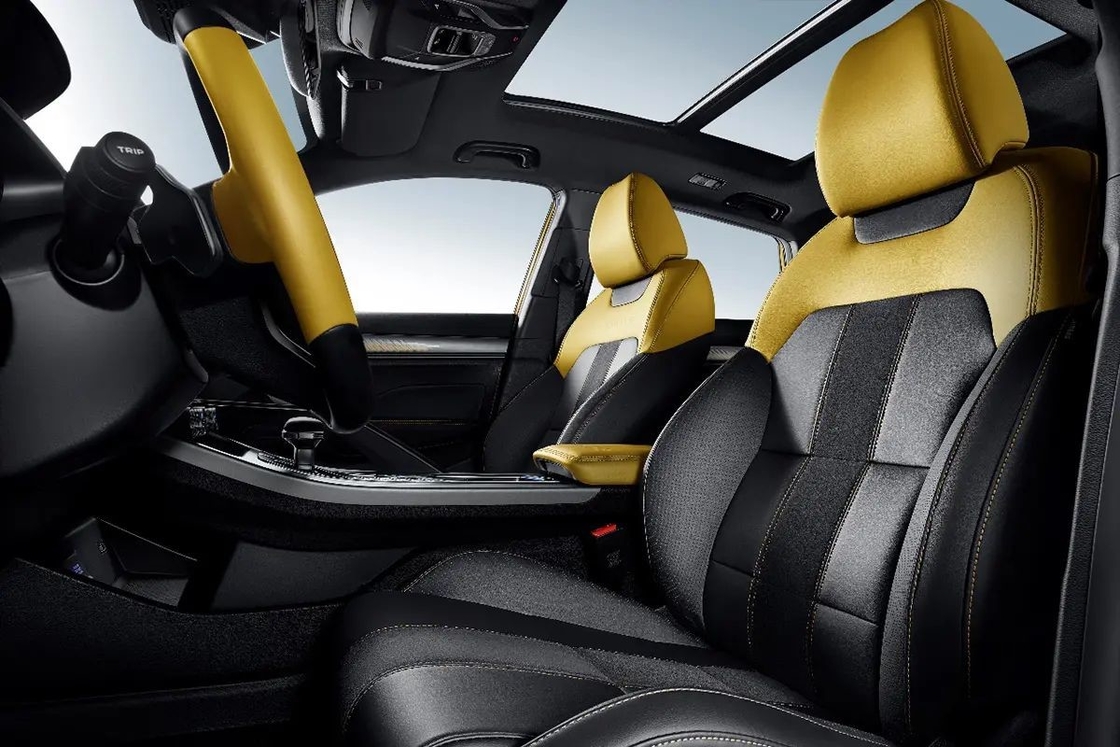 Geely benzinewagen met automatische airconditioning en leerzitjes voor comfortabel rijden