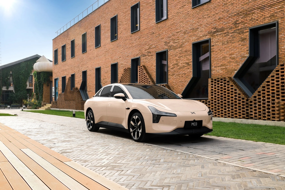 Xiaopeng elektrische auto voor jonge consumenten MONA M03 Minimalist Design 15,6 inch touchscreen 3 modellen beschikbaar