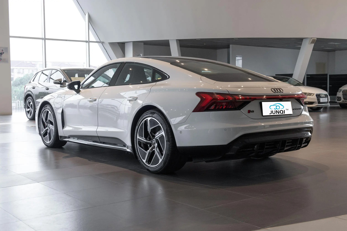 Au-di RS E-tron GT 2024 All-Electric Sports Sedan 4WD 495km Bereik 510kW Power Luxe Au Di EV Met geavanceerde veiligheidskenmerken