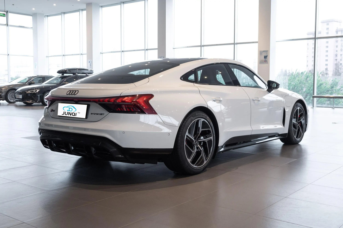 Au-di RS E-tron GT 2024 All-Electric Sports Sedan 4WD 495km Bereik 510kW Power Luxe Au Di EV Met geavanceerde veiligheidskenmerken