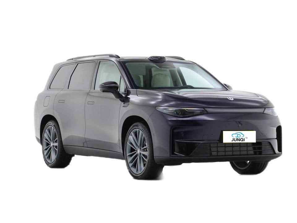 Zero C16 Leapmotor elektrische auto met een modern en technologisch uiterlijk scherpe koplampen en uniek achterlicht ontwerp