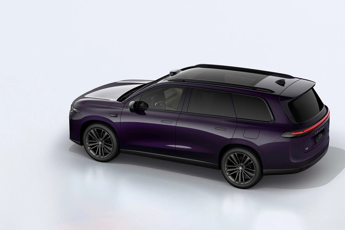 Zero C16 Leapmotor elektrische auto met een modern en technologisch uiterlijk scherpe koplampen en uniek achterlicht ontwerp