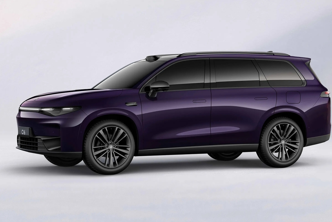 Zero C16 Leapmotor elektrische auto met een modern en technologisch uiterlijk scherpe koplampen en uniek achterlicht ontwerp