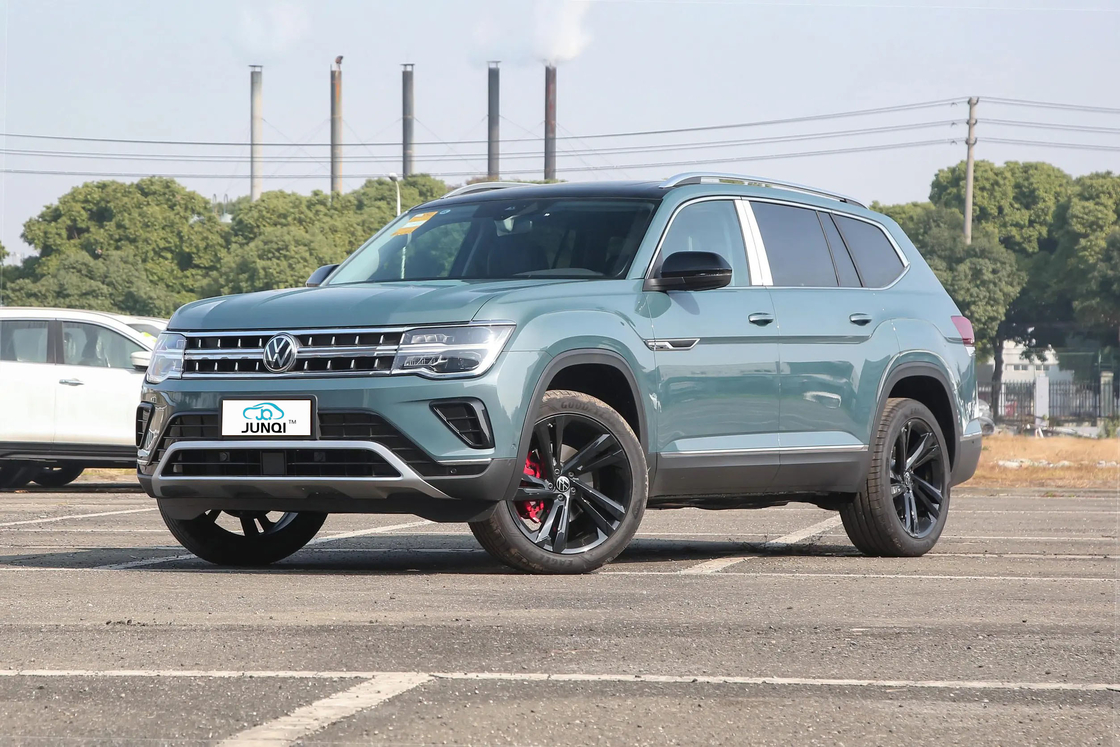 China Gebruikte auto VW Touron 2.5T-A/MT-530 4WD vlaggenschip versie 7-zits Large Space SUV