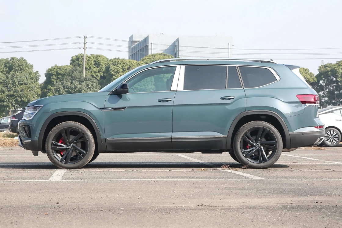 VW Touron 2.5T-A/MT-530 4WD vlaggenschipversie 7 zitplaatsen Large Space SUV