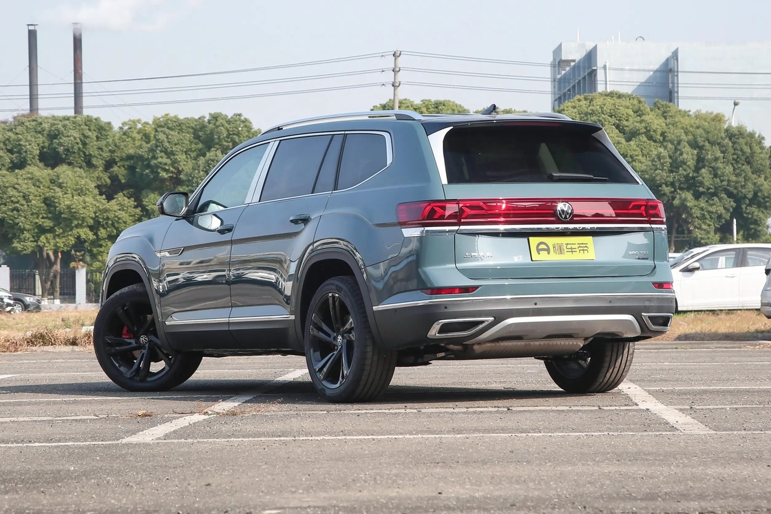 VW Touron 2.5T-A/MT-530 4WD vlaggenschipversie 7 zitplaatsen Large Space SUV